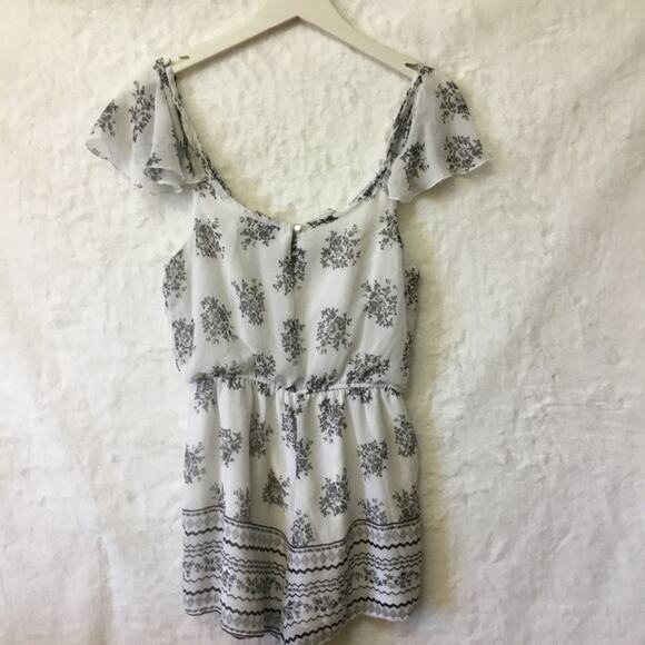 Trixxi White Flower Printed Romper - Picture 1 of 9